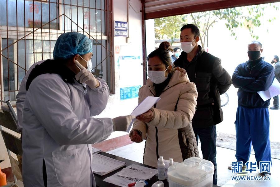 （抓好經(jīng)濟(jì)發(fā)展 應(yīng)對(duì)復(fù)雜局面·圖文互動(dòng)）（3）2500萬(wàn)農(nóng)民工如何安全返崗？——農(nóng)民工大省四川復(fù)工觀察